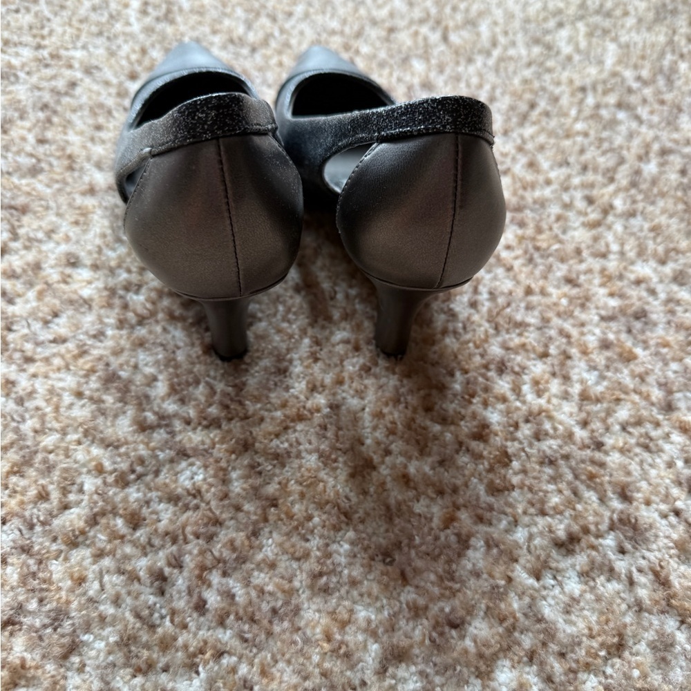 Life Stride Soft System 2.5" Heels Cap toe Pump Metallic Gray Sparkle 7 Classy - Picture 3 of 5